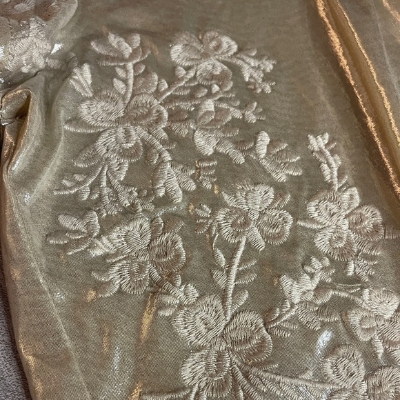 Savanna Jane- Shimmery Gold Floral Top with embroidery-size Large - Picture 4 of 12